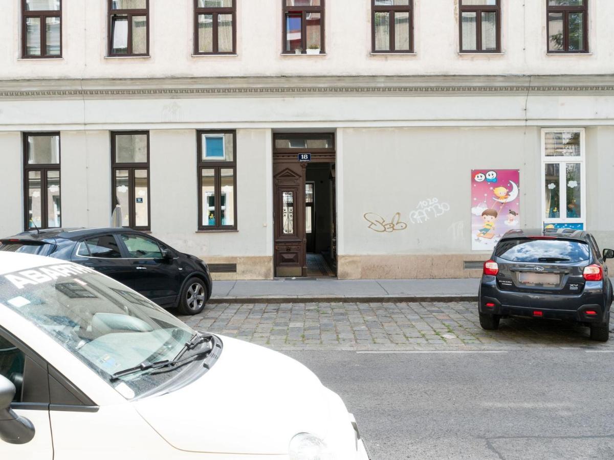 Elegant Apartment In Vienna With Patio Екстериор снимка