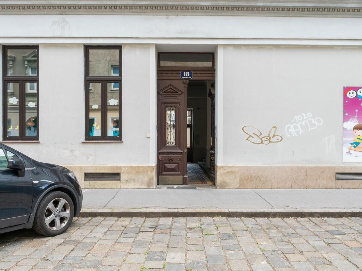 Elegant Apartment In Vienna With Patio Екстериор снимка